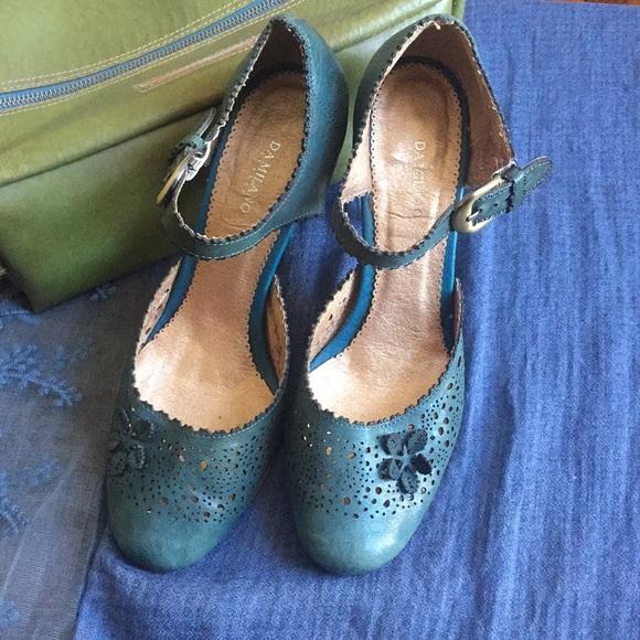 Da Milano Mary Janes w/ beautiful details - Picture 2 of 6